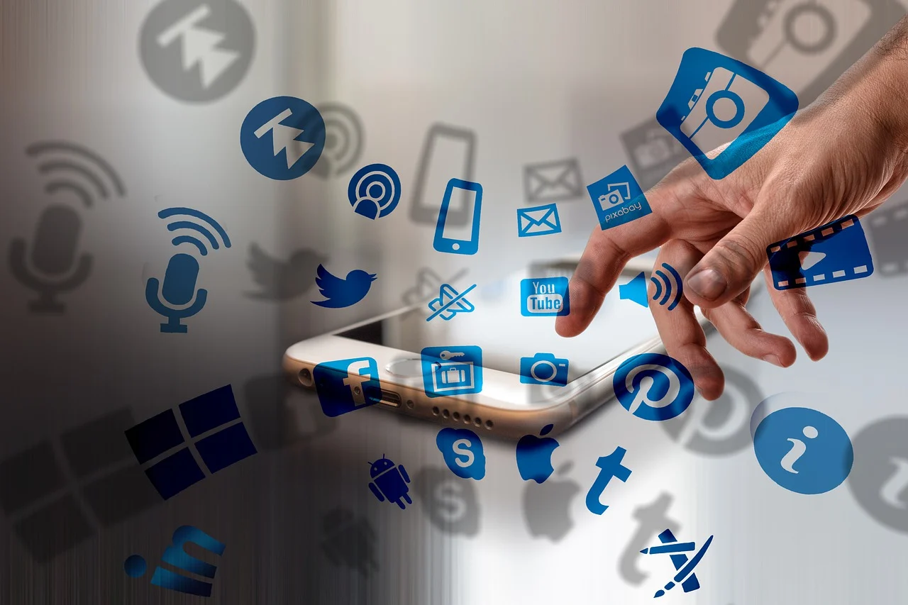 Digital Marketing Team 2 300x215 1
